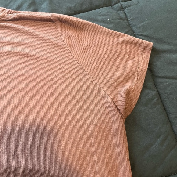 TAVI Cropped ShortSleeve Workout Top - Picture 11 of 11